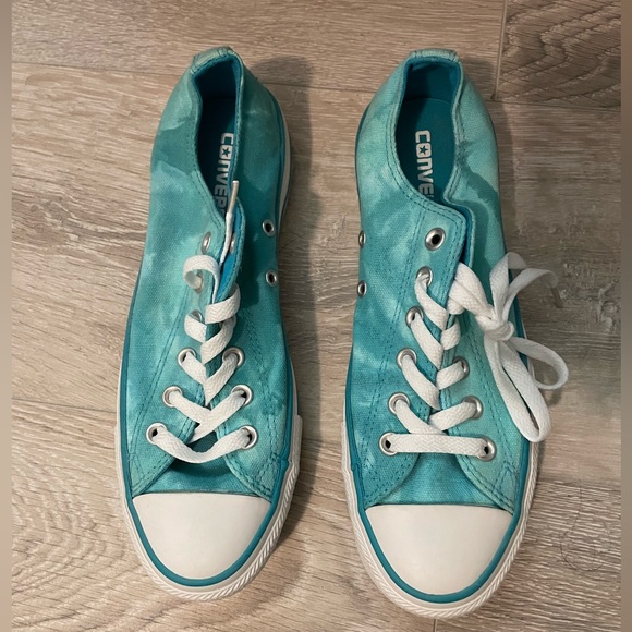 Converse - Picture 2 of 3